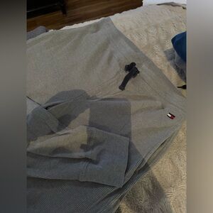 men’s tommy hilfiger joggers